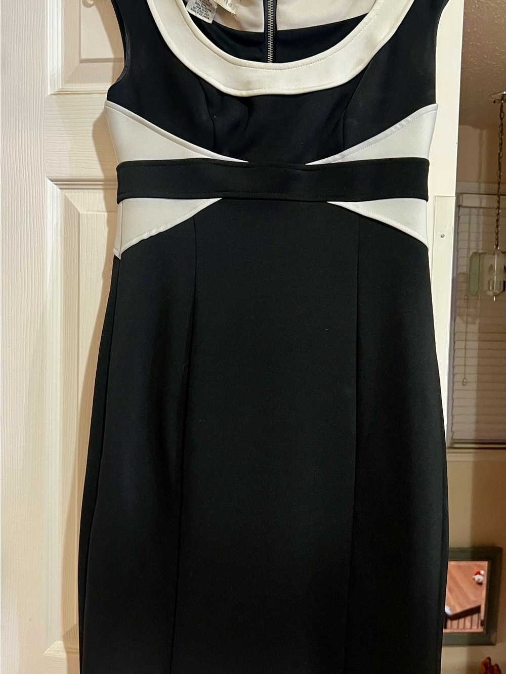 Maggy London Black and White Sleeveless Midi Sheath Dress